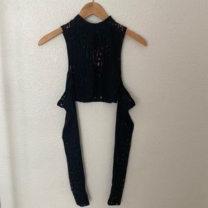 black open shoulder top with sleeves from edikted